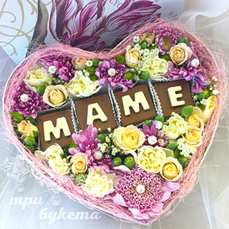 Цветы с шоколадом ко Дню Матери