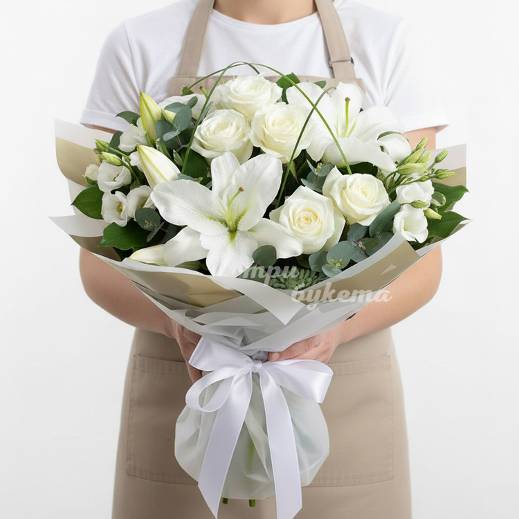 Букет из белых лилий и роз