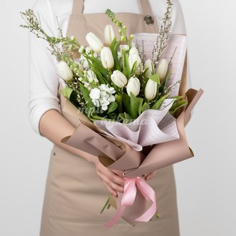 Букет из 13 белых тюльпанов