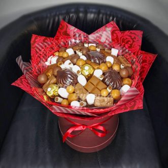 Зефир и конфеты в шляпной коробке