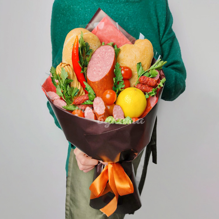 buket-iz-kolbasy-ovoshhej-i-bulochek