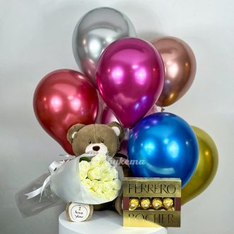 Набор из шариков, мягкой игрушки, конфет и 15 белых роз